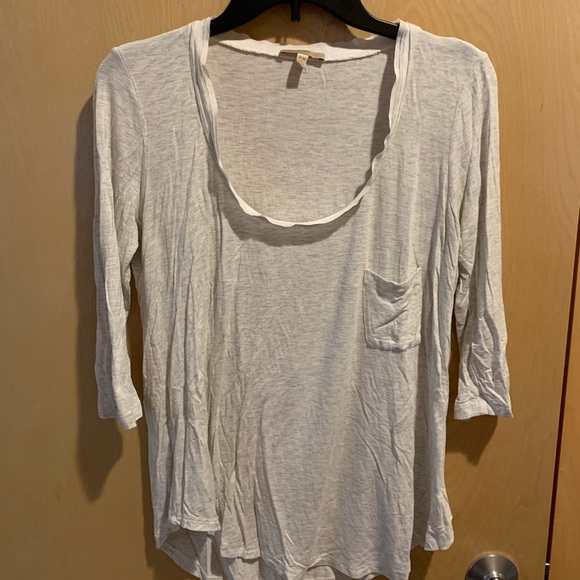 Bordeaux chiffon-trimmed scoopneck shirt in light grey - Picture 5 of 9